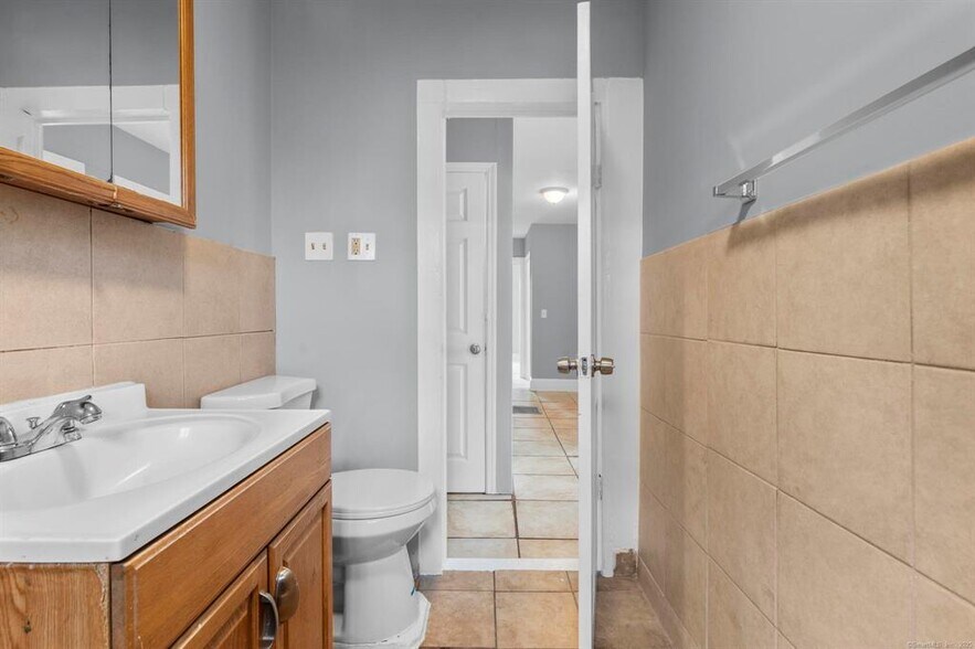 More Photos Of 39 Jane St, Bridgeport Apartments For Sale