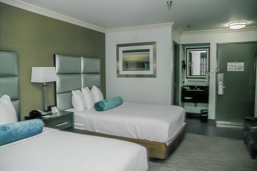 More Photos Of 889 W Bay Area Blvd, Webster Hotel For Sale