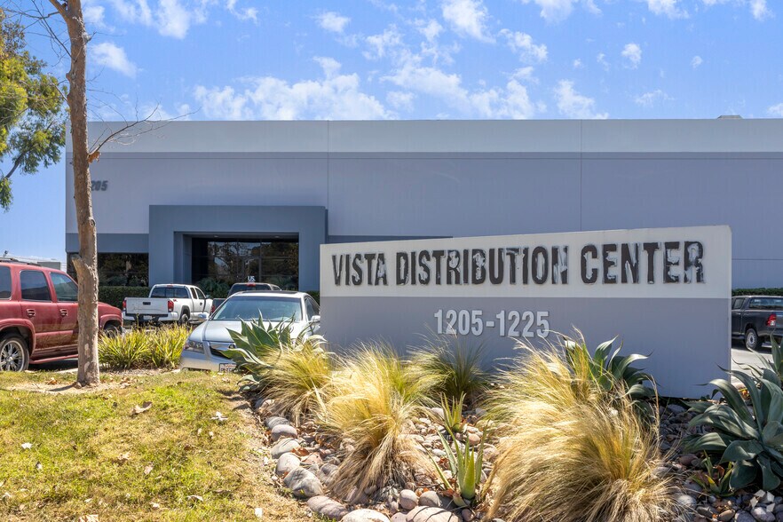 More Photos Of 1205-1211 Park Center Dr, Vista Warehouse For Lease