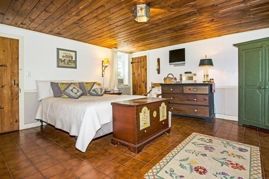 More Photos Of 18 Sargent St, Cherry Valley Flex For Sale