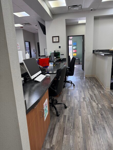 More Photos Of 1315 Chisholm Trail Pky, Duncan Medical For Sale