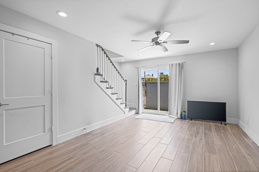 More Photos Of 525 11th St, Galveston Apartments For Sale