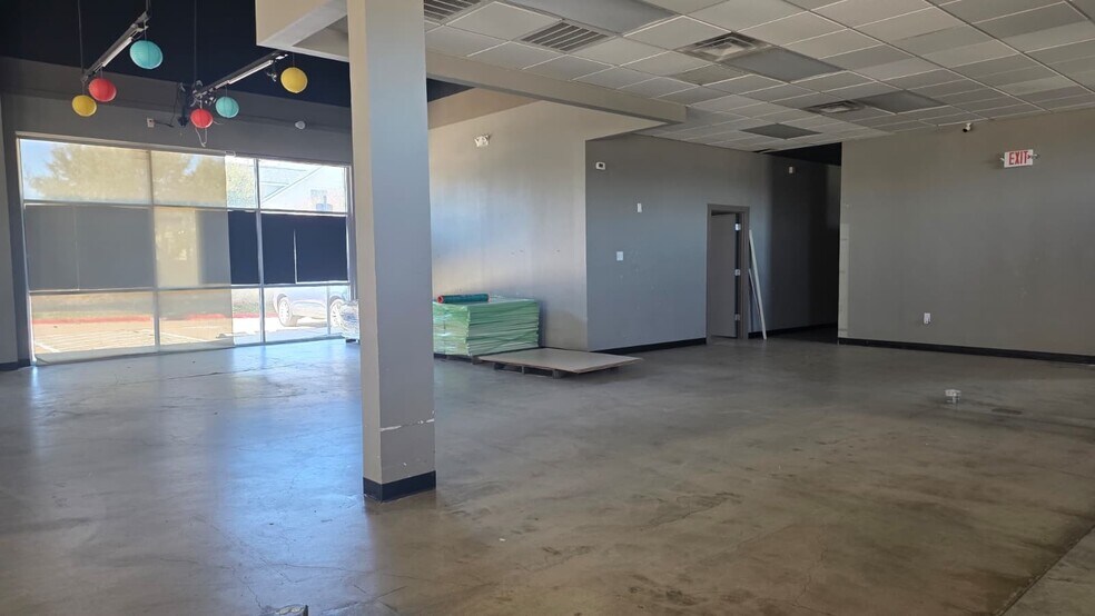 More Photos Of 1713 Park Pl, College Station General Retail For Lease