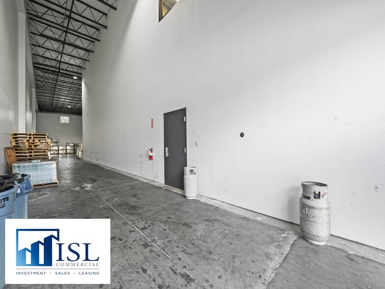 More Photos Of 1700 35th St, Orlando Warehouse For Lease