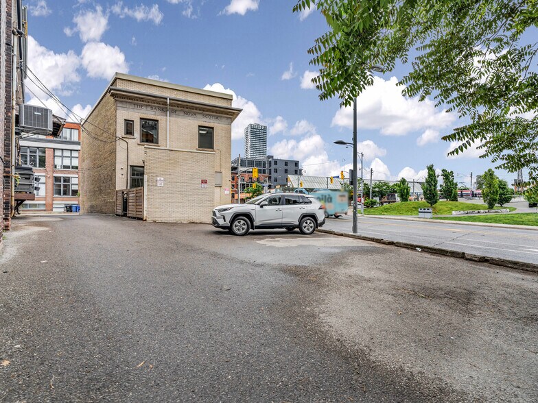 More Photos Of 541 Queen St E, Toronto Storefront For Lease