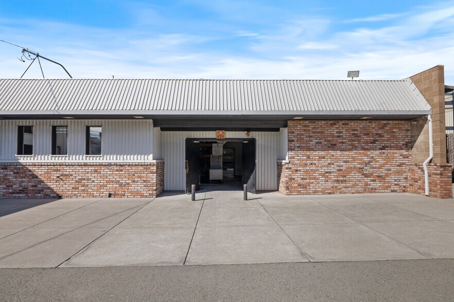 More Photos Of 735 Gilman St, Berkeley Showroom For Sale