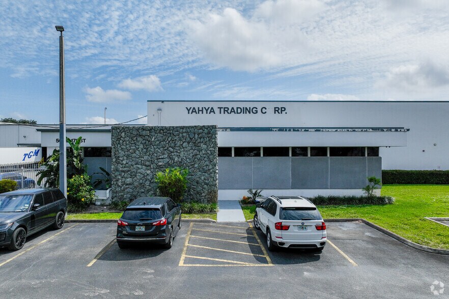 More Photos Of 50 NE 179th St, Miami Manufacturing For Lease