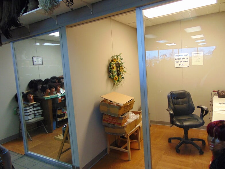 More Photos Of 15390 Gratiot Ave, Detroit Storefront For Lease