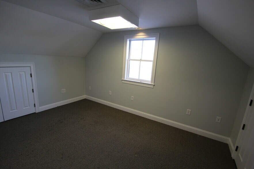 More Photos Of 162 Park St, North Reading Storefront Retail Residential For Lease