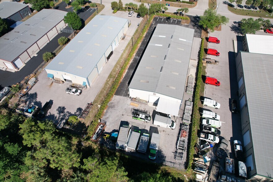 More Photos Of 5600 Zip Dr, Fort Myers Warehouse For Lease