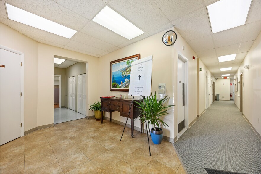 More Photos Of 19 Lunar Dr, Woodbridge Medical For Lease