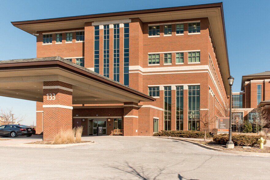 More Photos Of 133 E Brush Hill Rd, Elmhurst Medical For Lease
