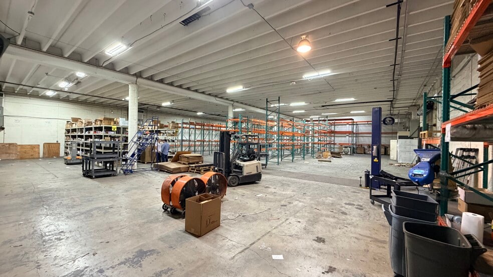 More Photos Of 1801 NE 149th St, Miami Warehouse For Lease