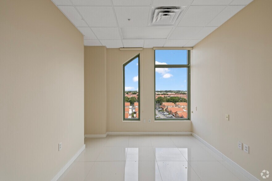 More Photos Of 2387 W 68th St, Hialeah Medical For Lease