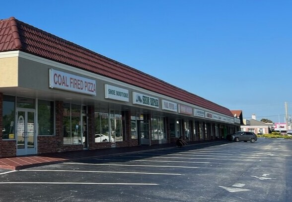 More Photos Of 900-932 Northlake Blvd, North Palm Beach Supermarket For Lease