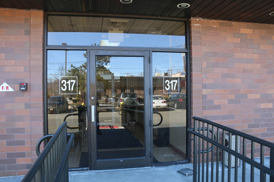 More Photos Of 317 Cleveland Ave, Highland Park Medical For Lease