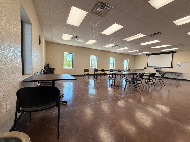 More Photos Of 609 I-20, Pecos Manufacturing For Lease