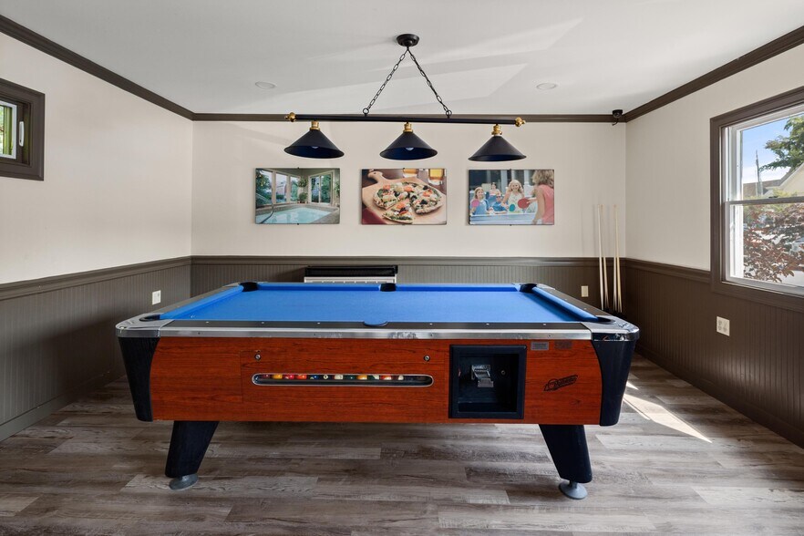 More Photos Of 18 Main St, Stowe Hotel For Sale