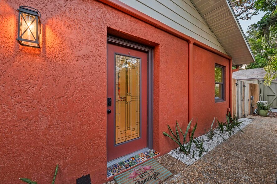 More Photos Of 941 Virginia Dr, Sarasota Specialty For Sale