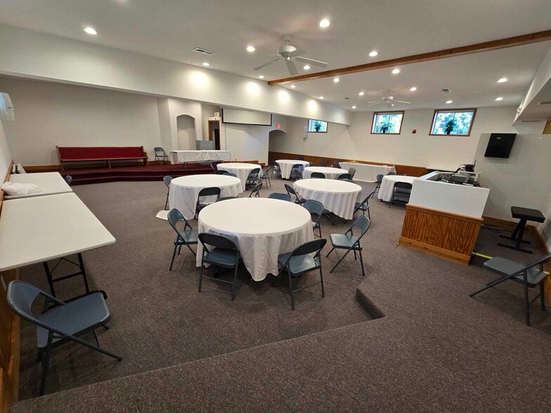 More Photos Of 661 N County Road 25A, Troy Daycare Center For Lease