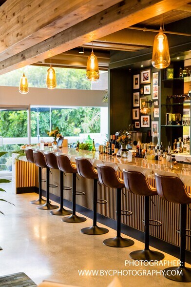 More Photos Of 4444 W Lakeside Dr, Burbank Office For Lease