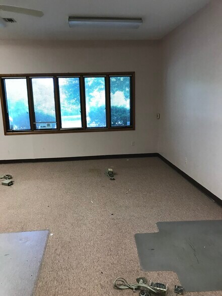 More Photos Of 55 N County Line Rd, Jackson Office For Lease
