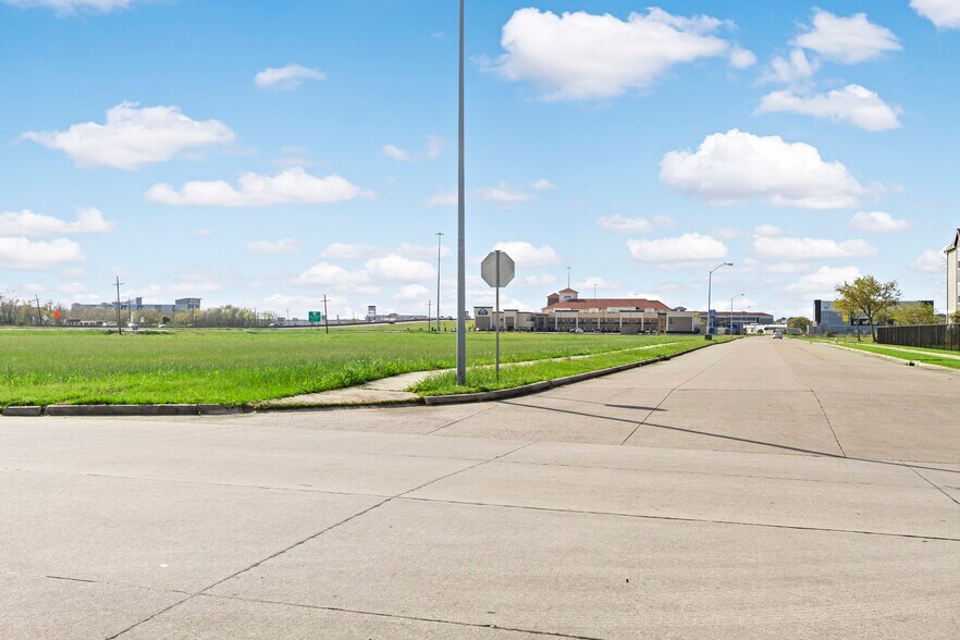 More Photos Of Memorial Blvd, Port Arthur Land For Sale