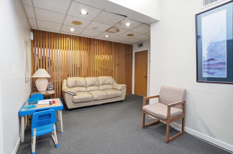 More Photos Of 908 S Fort Harrison Ave, Clearwater Office For Sale