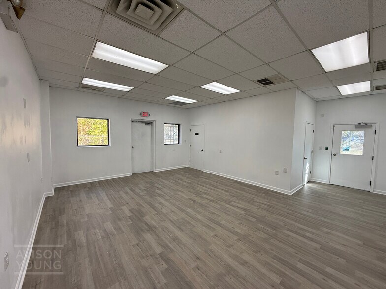 More Photos Of 9559 Hamburg Rd, Ladson Warehouse For Lease