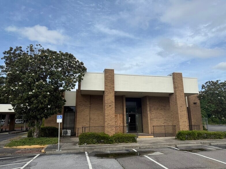 More Photos Of 1749 Gordon Hwy, Augusta Bank For Lease