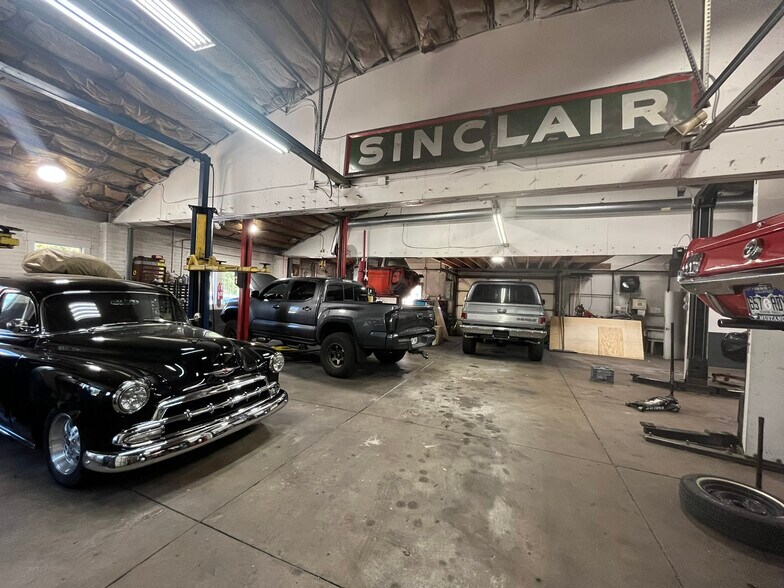 More Photos Of 3000 S Broadway, Englewood Auto Repair For Sale
