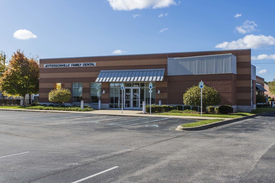 More Photos Of 900 Spring St, Jeffersonville Medical For Lease