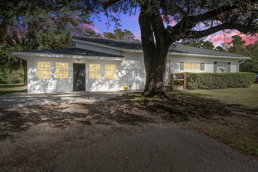 More Photos Of 500 N Pine St, Summerville Office For Sale