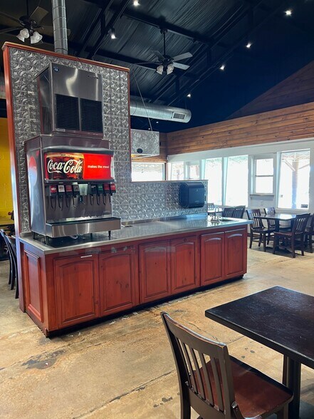 More Photos Of 10811 NE 23rd St, Spencer Restaurant For Lease