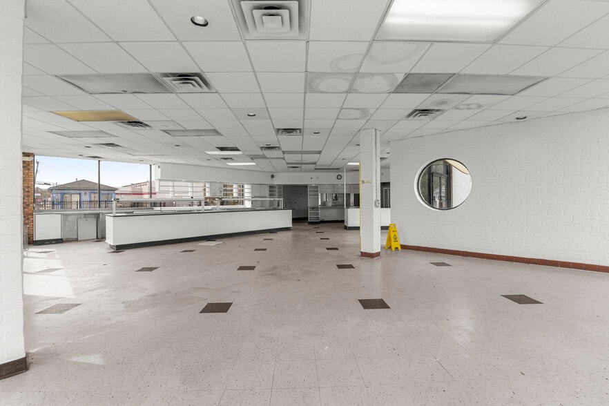 More Photos Of 15839 Telegraph Rd, Redford Township Fast Food For Lease