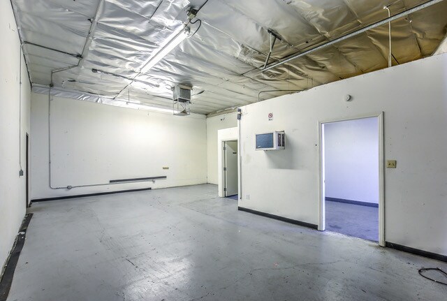 More Photos Of 3867 S Valley View Blvd, Las Vegas Warehouse For Lease