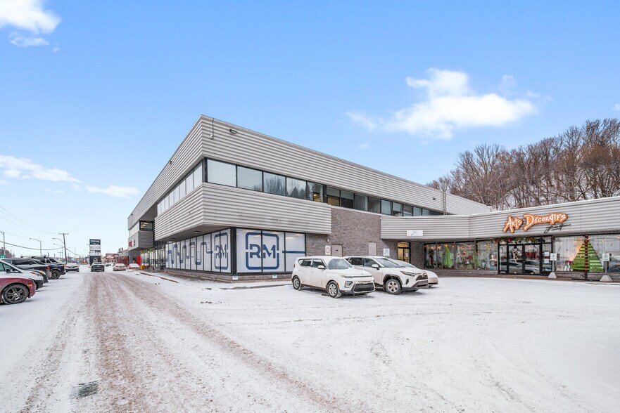More Photos Of 1415 St Frank-Carrel, Québec General Retail For Lease
