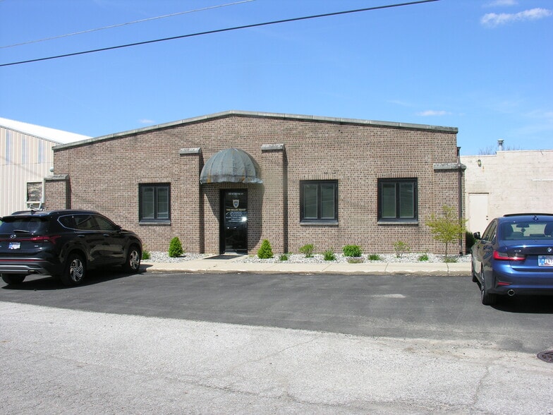 Primary Photo Of 220 W Wayne St, Kendallville Warehouse For Lease