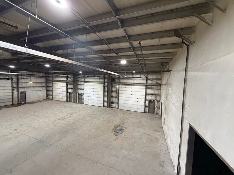 More Photos Of 8800 Venture Ave SE, Calgary Warehouse For Lease