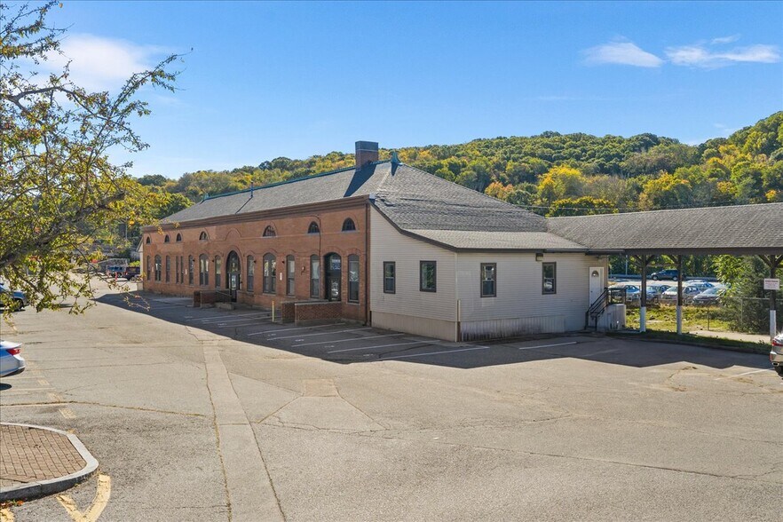 More Photos Of 10 Railroad Pl, Norwich Flex For Lease