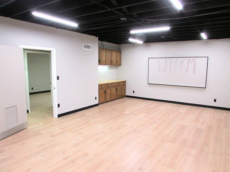 More Photos Of 1907 N 11th St, Muskogee Office For Sale