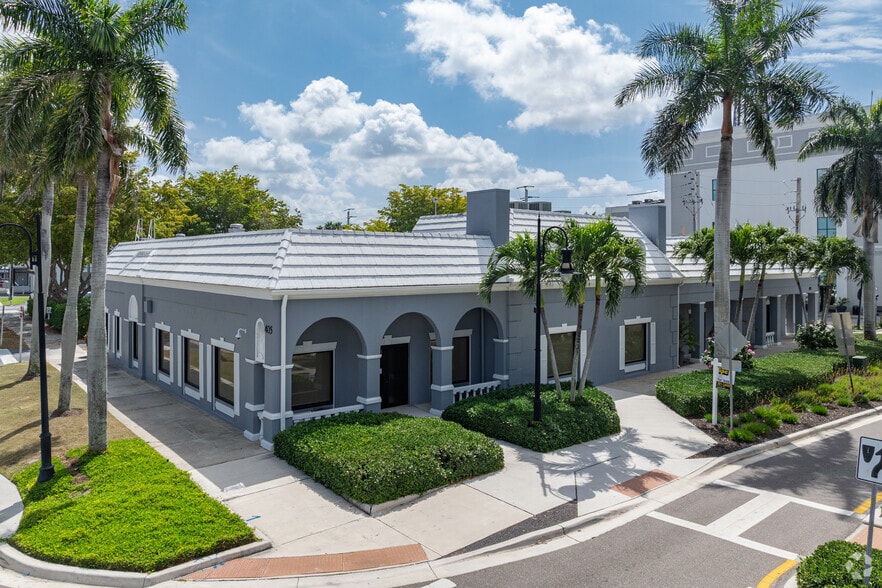 More Photos Of 405-445 8th St S, Naples Bank For Lease