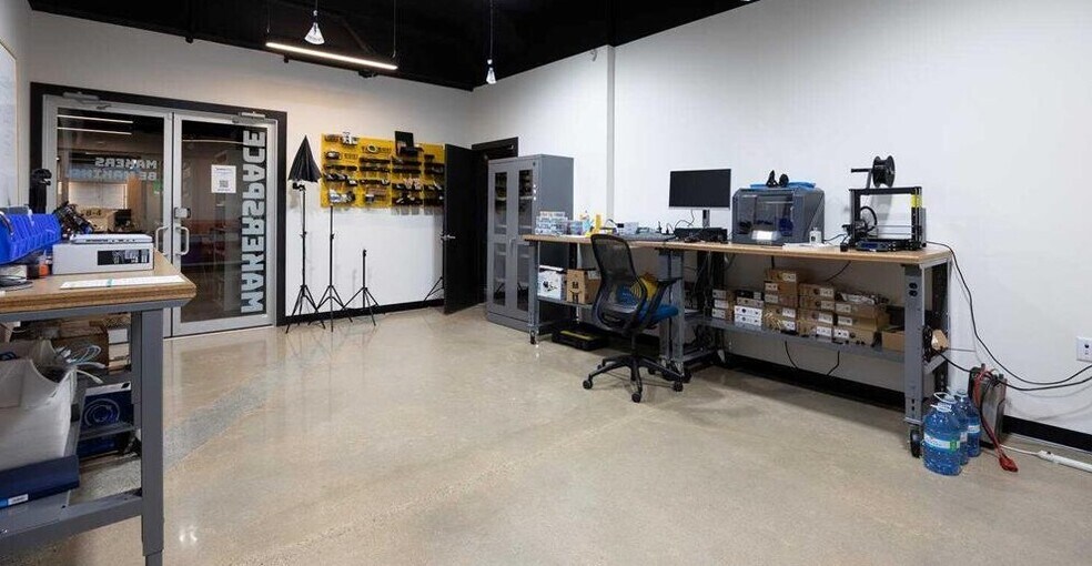 More Photos Of 8026 Franklin Av, Fort McMurray Office For Sale