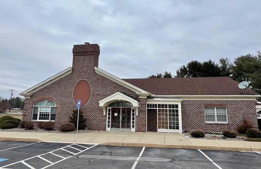 Primary Photo Of 565 Baltimore Pike, Avondale Bank For Lease