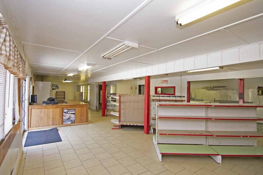More Photos Of 4830 Highland Trl, Alderson General Retail For Sale