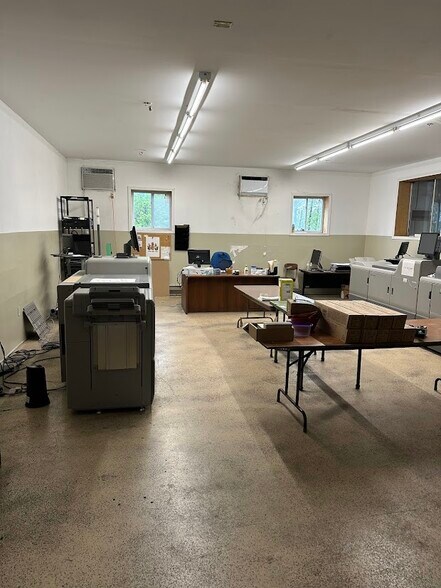 More Photos Of 10 Bartlett St, Allenstown Light Manufacturing For Lease