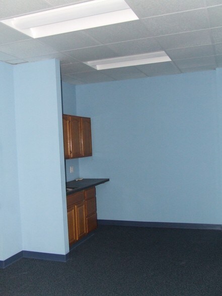 More Photos Of 876 N Lenola Rd, Moorestown Warehouse For Lease