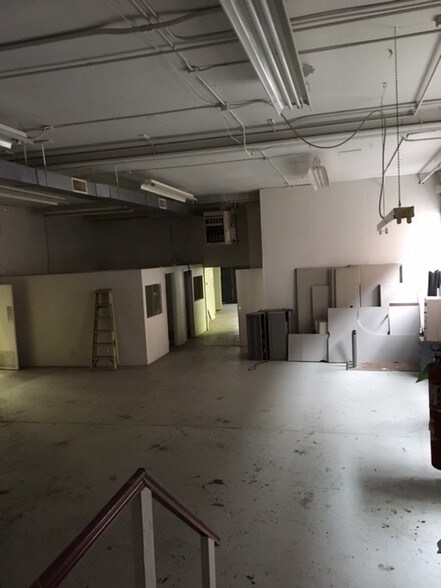 More Photos Of 115-117 Patterson St, Hillsdale Warehouse For Lease