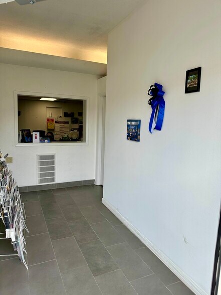 More Photos Of 414 W 9th St, Sanford Office For Sale