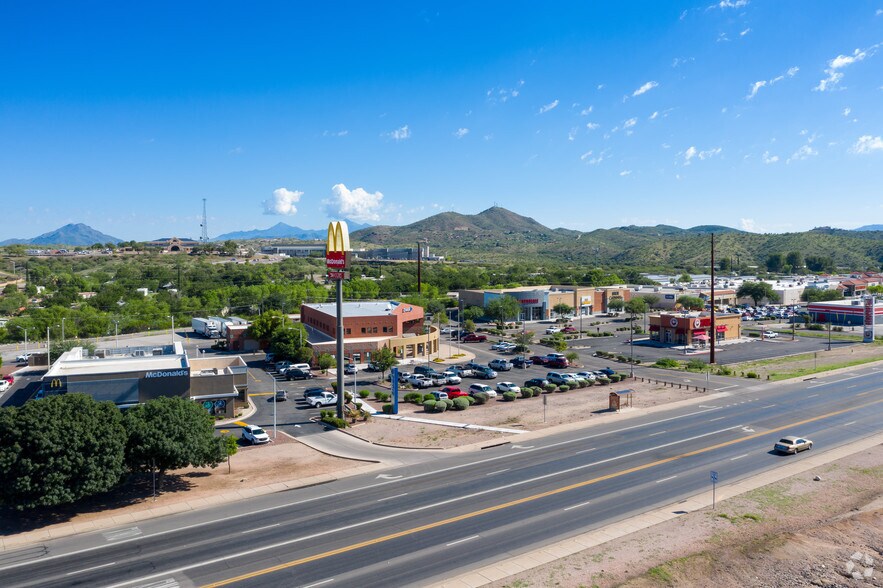 More Photos Of 254-300 W Mariposa Rd, Nogales Storefront For Lease